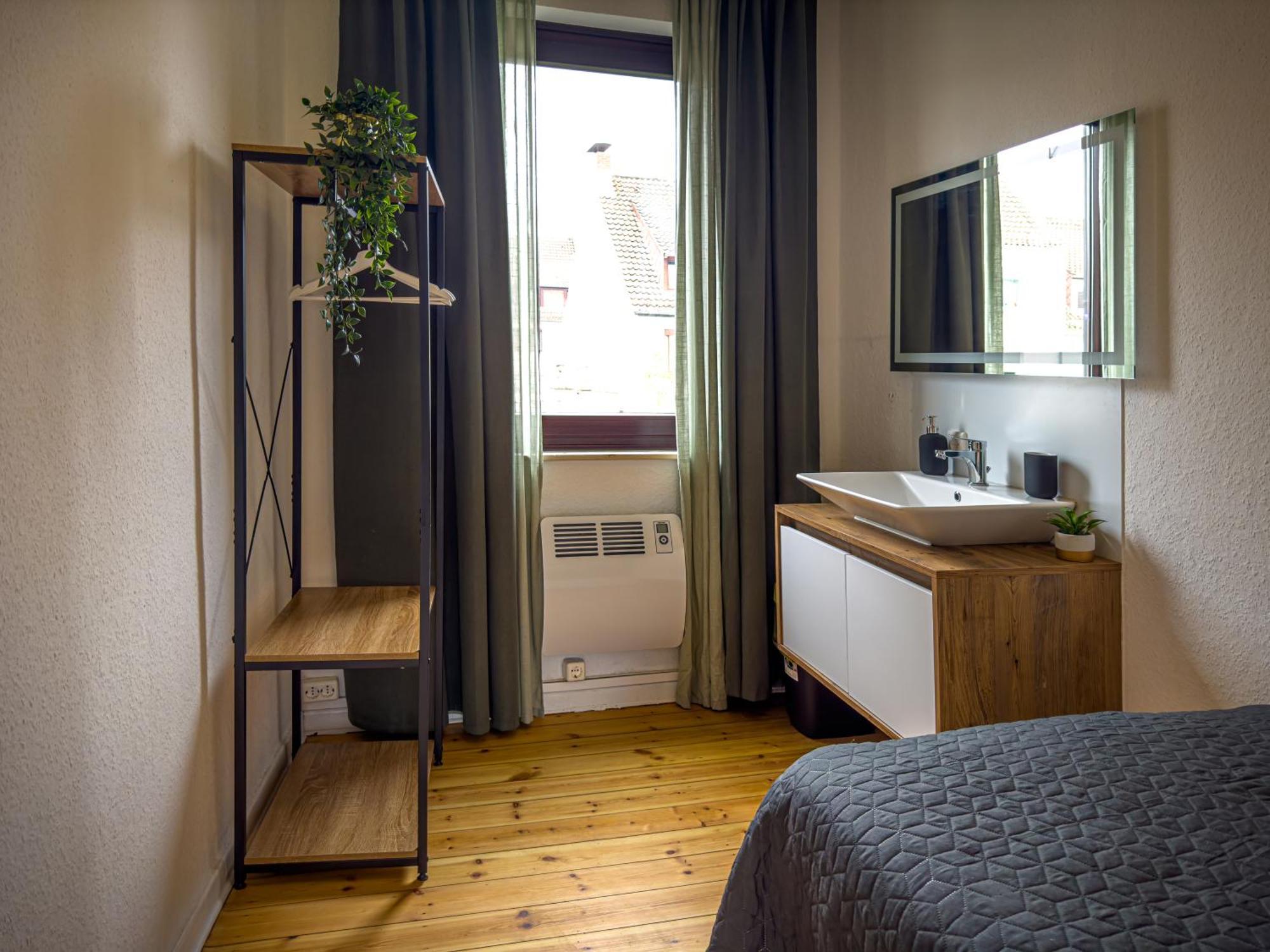 Immostay #8 - Haus Fuer 13 Personen Mit 7 Zimmer - Grosser Garten & Grill, Free Parking, Wlan BRE Buitenkant foto