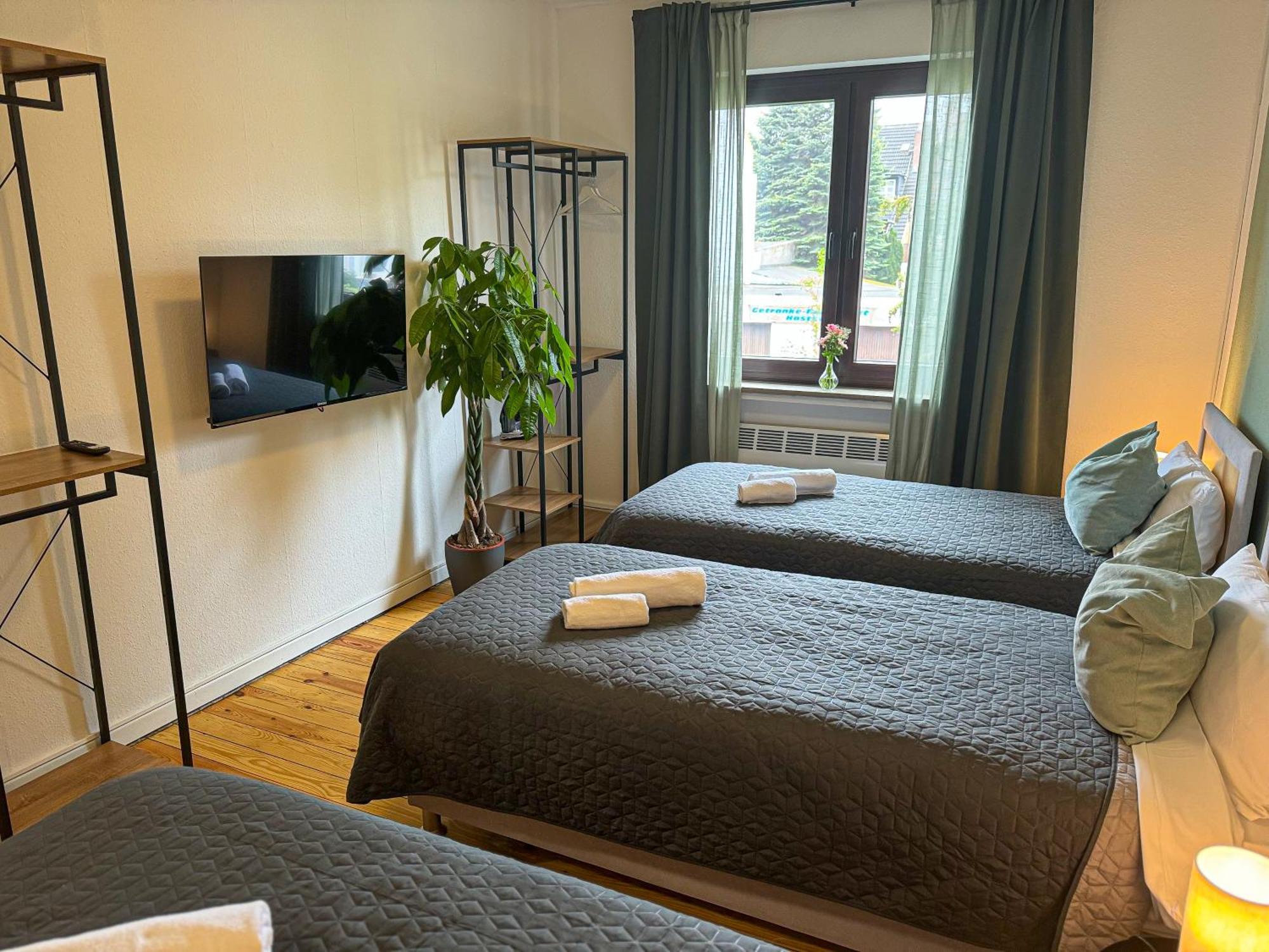 Immostay #8 - Haus Fuer 13 Personen Mit 7 Zimmer - Grosser Garten & Grill, Free Parking, Wlan BRE Buitenkant foto