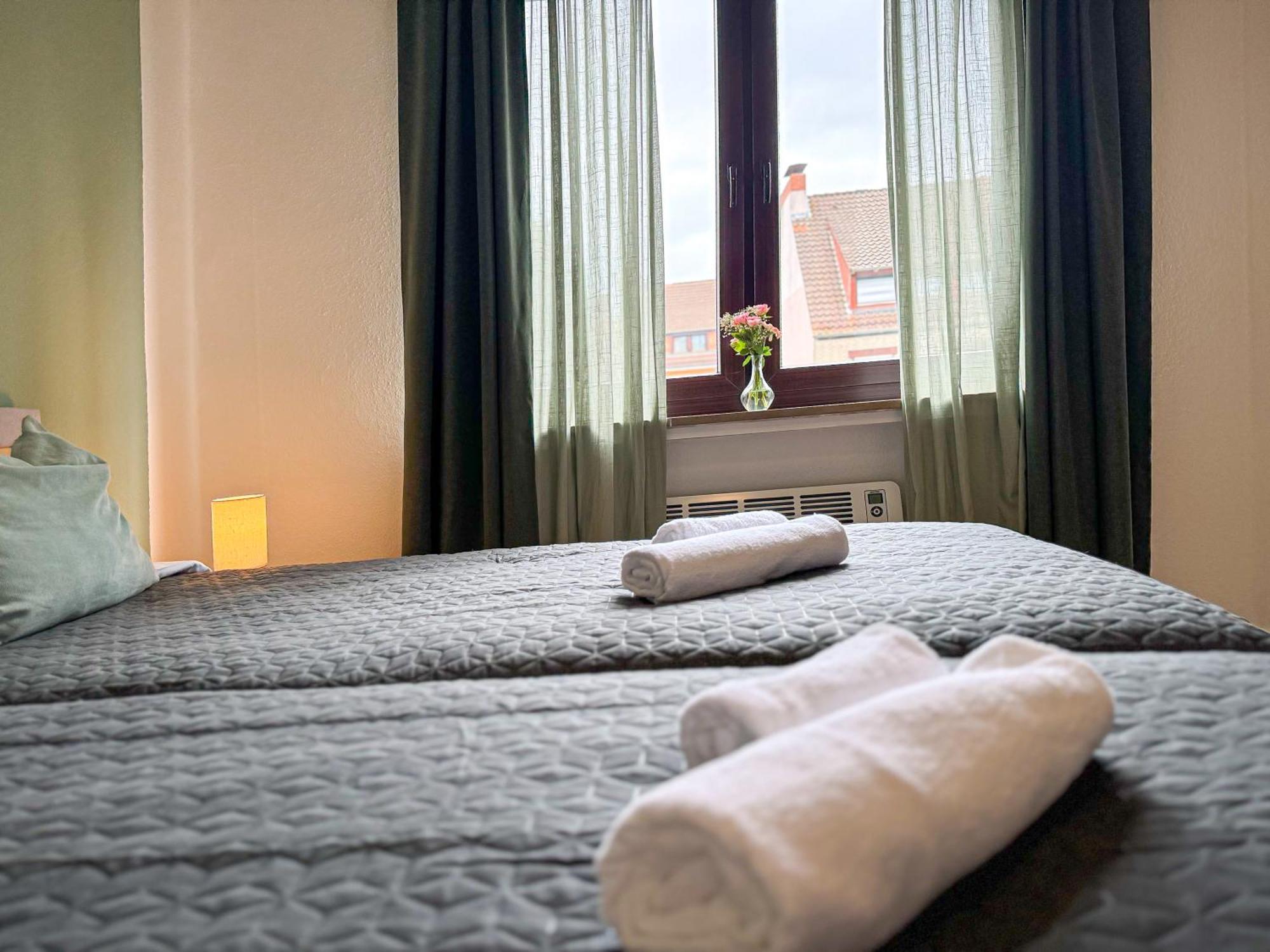 Immostay #8 - Haus Fuer 13 Personen Mit 7 Zimmer - Grosser Garten & Grill, Free Parking, Wlan BRE Buitenkant foto