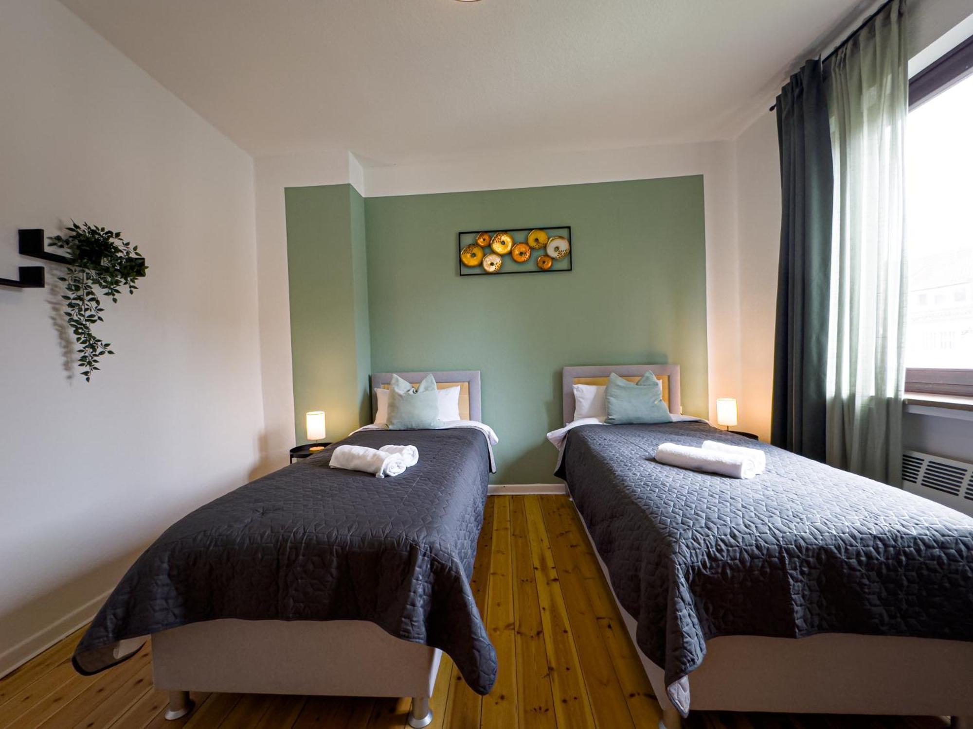 Immostay #8 - Haus Fuer 13 Personen Mit 7 Zimmer - Grosser Garten & Grill, Free Parking, Wlan BRE Buitenkant foto