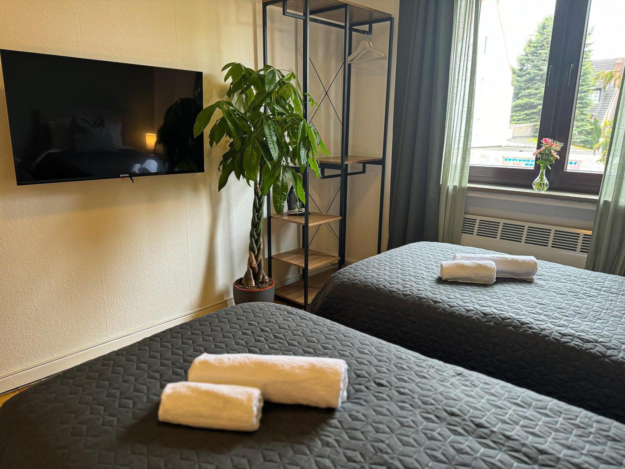 Immostay #8 - Haus Fuer 13 Personen Mit 7 Zimmer - Grosser Garten & Grill, Free Parking, Wlan BRE Buitenkant foto