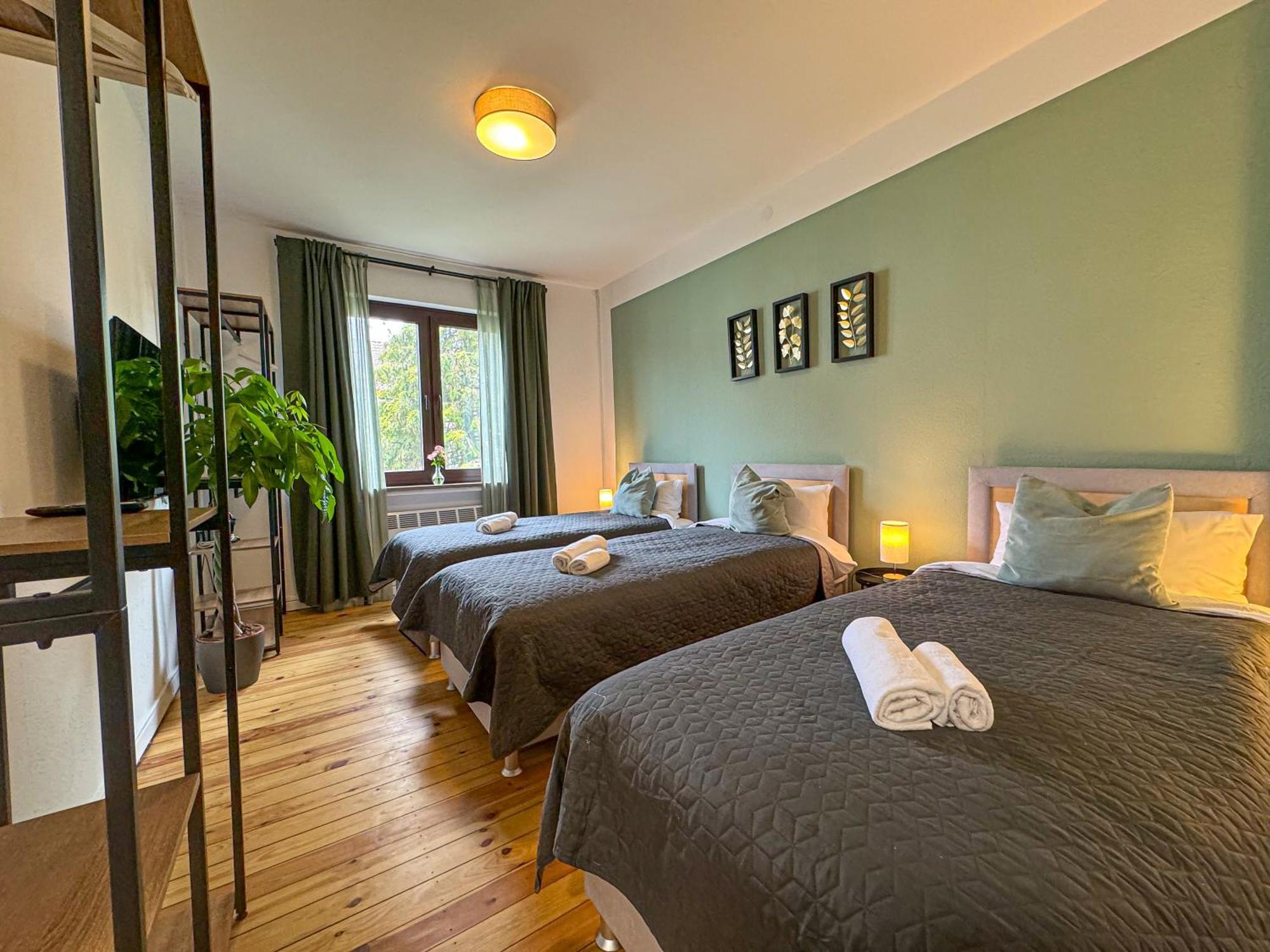 Immostay #8 - Haus Fuer 13 Personen Mit 7 Zimmer - Grosser Garten & Grill, Free Parking, Wlan BRE Buitenkant foto