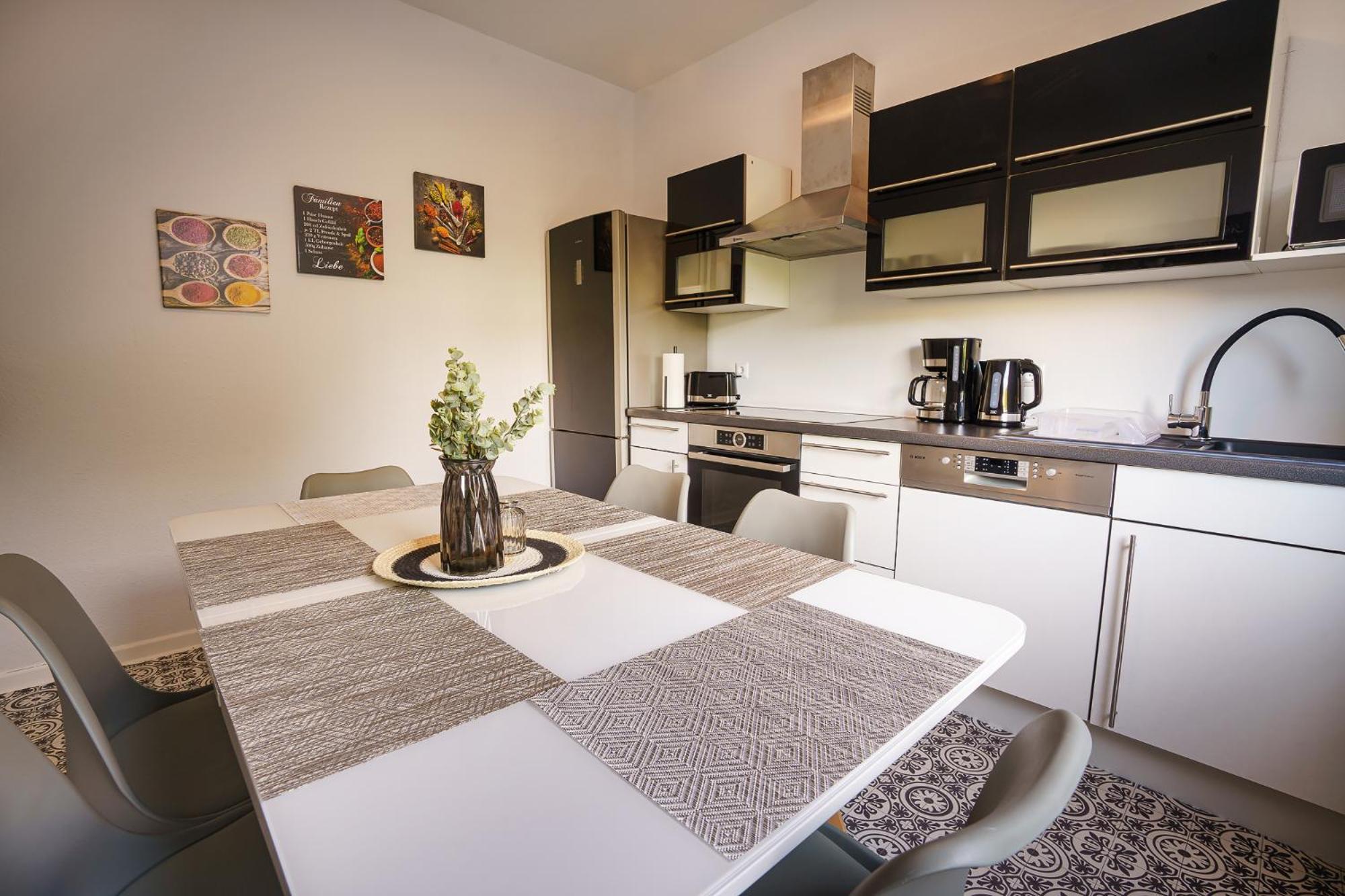 Immostay #8 - Haus Fuer 13 Personen Mit 7 Zimmer - Grosser Garten & Grill, Free Parking, Wlan BRE Buitenkant foto