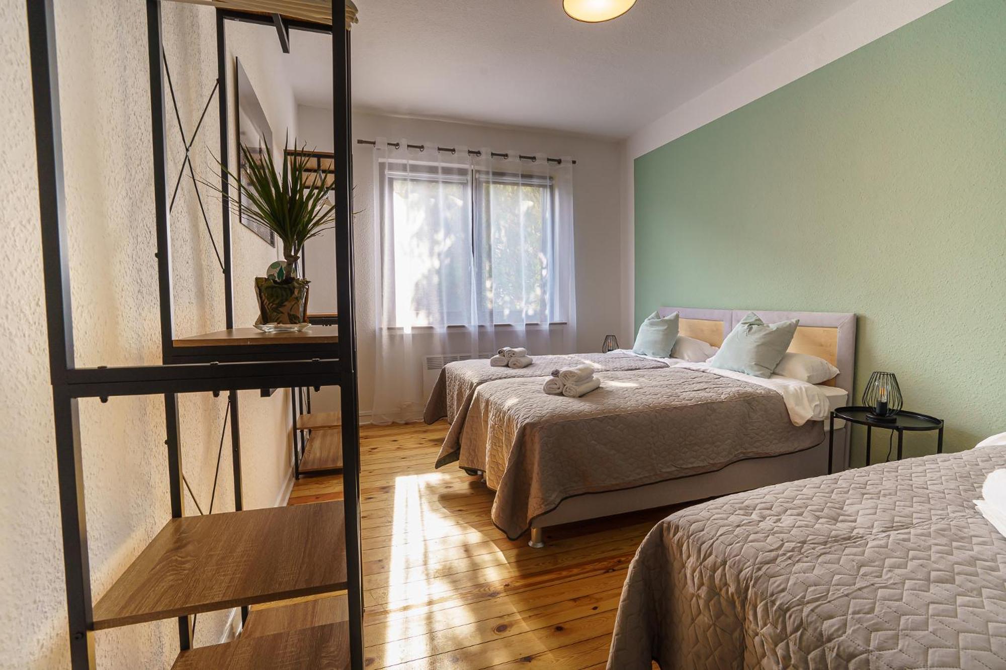Immostay #8 - Haus Fuer 13 Personen Mit 7 Zimmer - Grosser Garten & Grill, Free Parking, Wlan BRE Buitenkant foto
