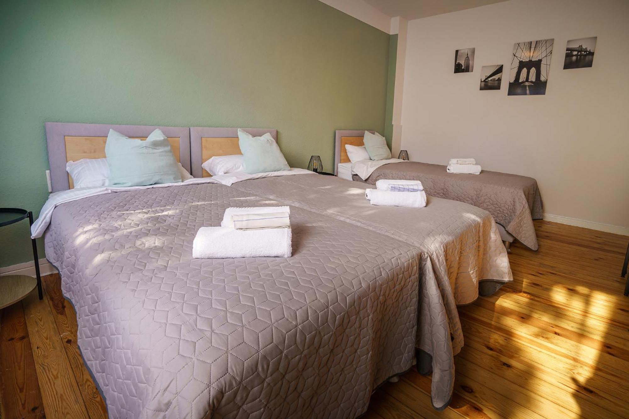 Immostay #8 - Haus Fuer 13 Personen Mit 7 Zimmer - Grosser Garten & Grill, Free Parking, Wlan BRE Buitenkant foto