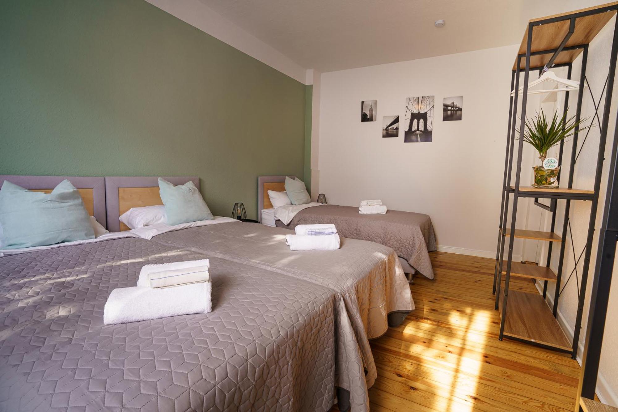 Immostay #8 - Haus Fuer 13 Personen Mit 7 Zimmer - Grosser Garten & Grill, Free Parking, Wlan BRE Buitenkant foto